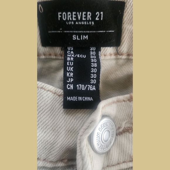 Forever 21 Distressed Slim Jeans NWOT - Picture 3 of 3